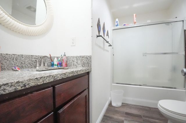 840 E Bardsley Avenue, Tulare, CA 93274