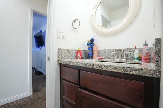 840 E Bardsley Avenue, Tulare, CA 93274