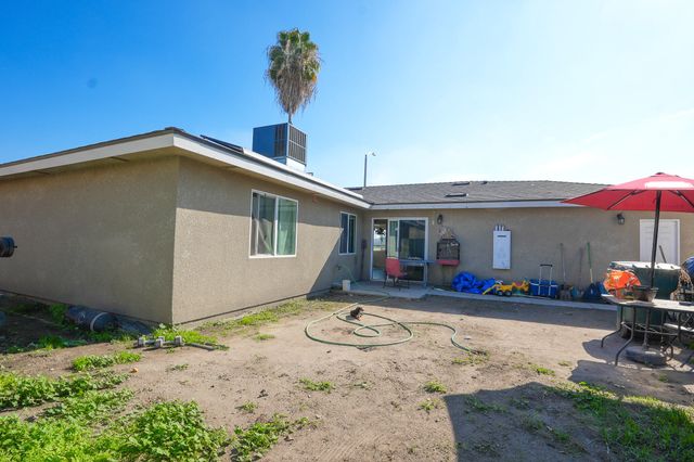 840 E Bardsley Avenue, Tulare, CA 93274