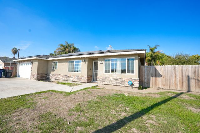 840 E Bardsley Avenue, Tulare, CA 93274