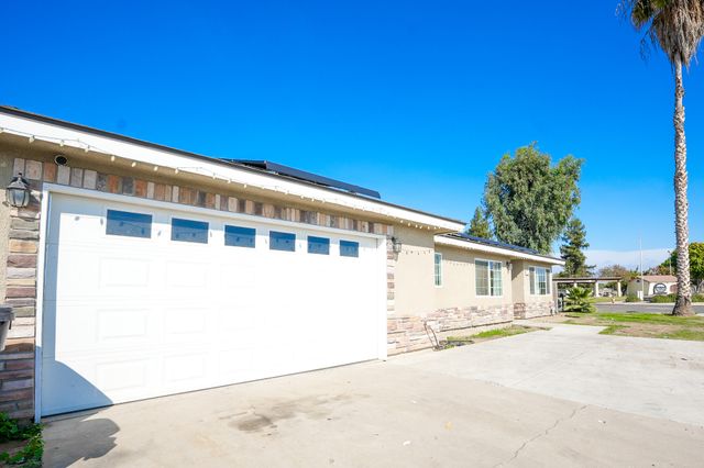 840 E Bardsley Avenue, Tulare, CA 93274