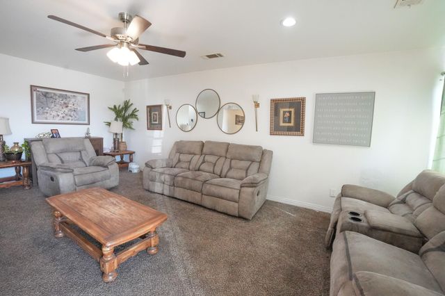 840 E Bardsley Avenue, Tulare, CA 93274