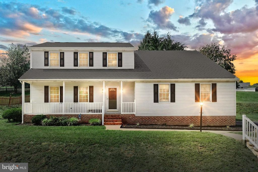 2793 HEATHER DR, York, PA 17402
