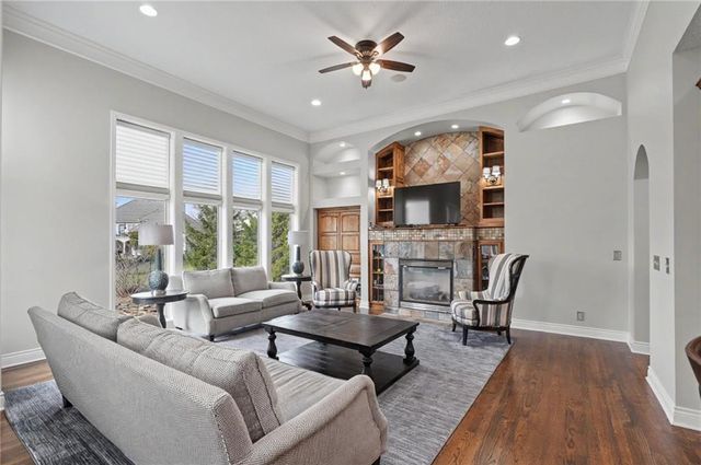 20606 W 88th Terrace, Lenexa, KS 66220