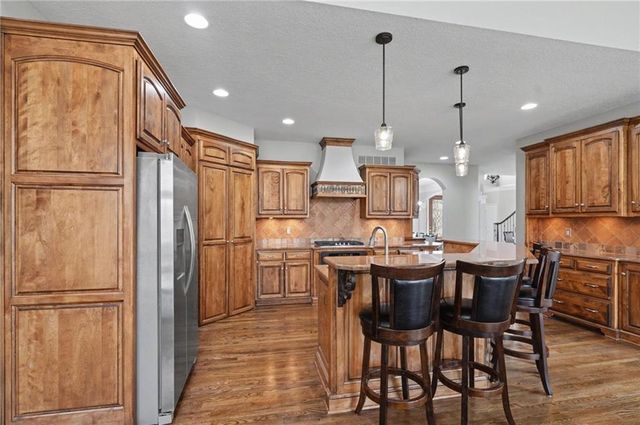 20606 W 88th Terrace, Lenexa, KS 66220