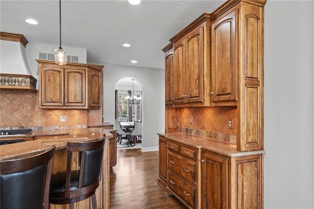 20606 W 88th Terrace, Lenexa, KS 66220