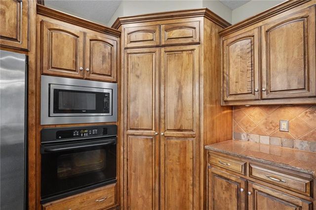 20606 W 88th Terrace, Lenexa, KS 66220