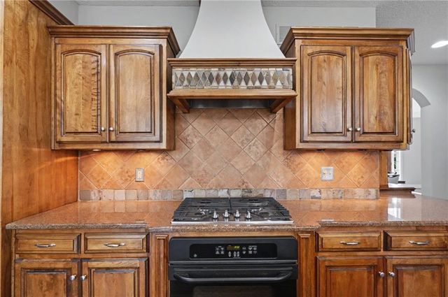 20606 W 88th Terrace, Lenexa, KS 66220