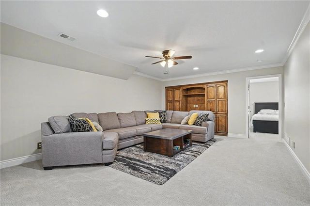 20606 W 88th Terrace, Lenexa, KS 66220