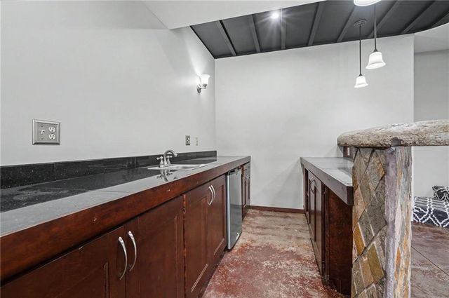 20606 W 88th Terrace, Lenexa, KS 66220