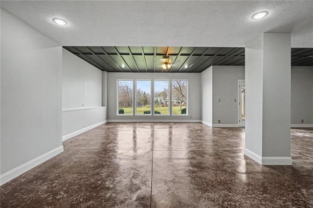 20606 W 88th Terrace, Lenexa, KS 66220