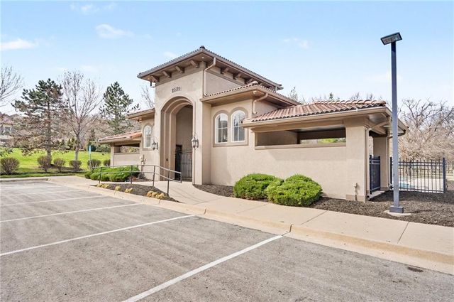 20606 W 88th Terrace, Lenexa, KS 66220