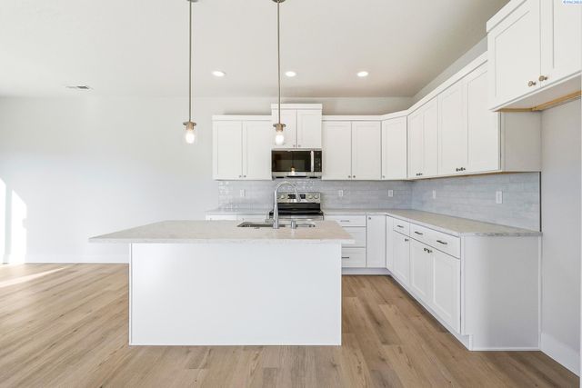 7681 Grapevine Ct, West Richland, WA 99353