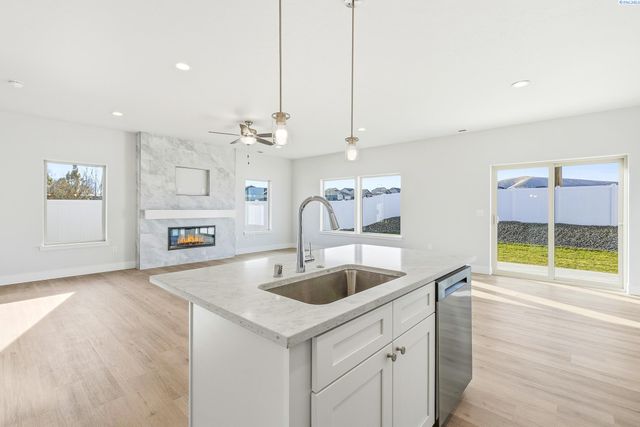 7681 Grapevine Ct, West Richland, WA 99353