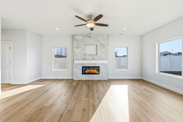 7681 Grapevine Ct, West Richland, WA 99353