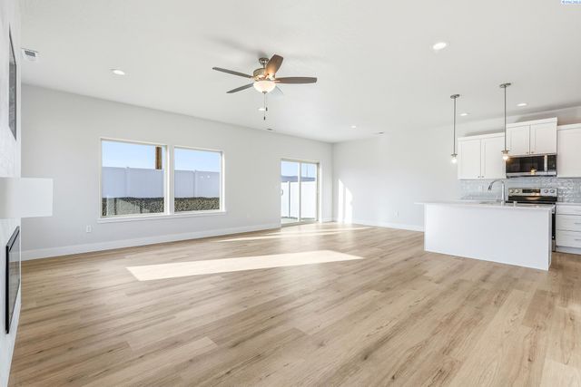 7681 Grapevine Ct, West Richland, WA 99353