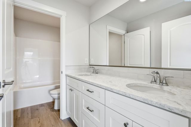 7681 Grapevine Ct, West Richland, WA 99353