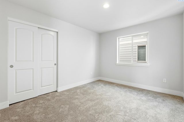 7681 Grapevine Ct, West Richland, WA 99353