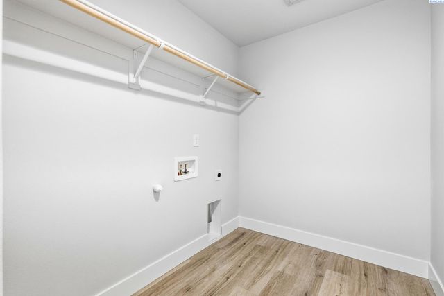 7681 Grapevine Ct, West Richland, WA 99353