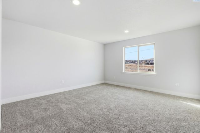 7681 Grapevine Ct, West Richland, WA 99353