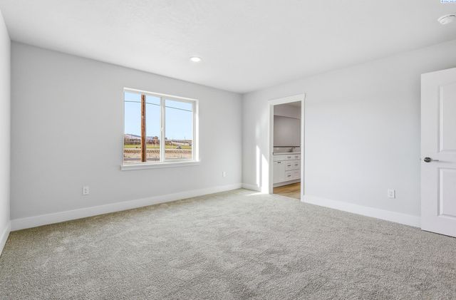 7681 Grapevine Ct, West Richland, WA 99353