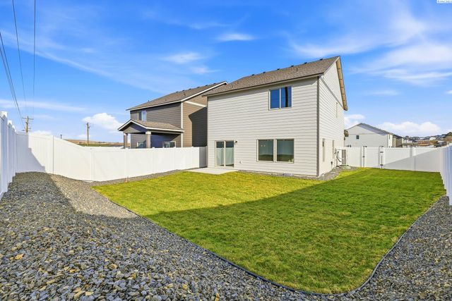 7681 Grapevine Ct, West Richland, WA 99353