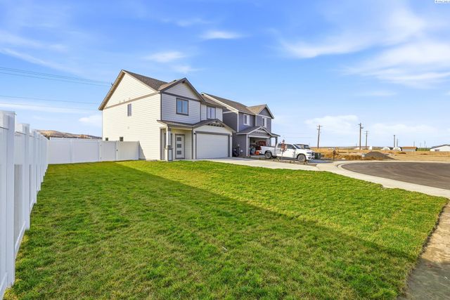 7681 Grapevine Ct, West Richland, WA 99353