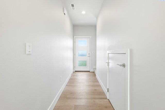 7681 Grapevine Ct, West Richland, WA 99353