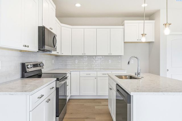 7681 Grapevine Ct, West Richland, WA 99353