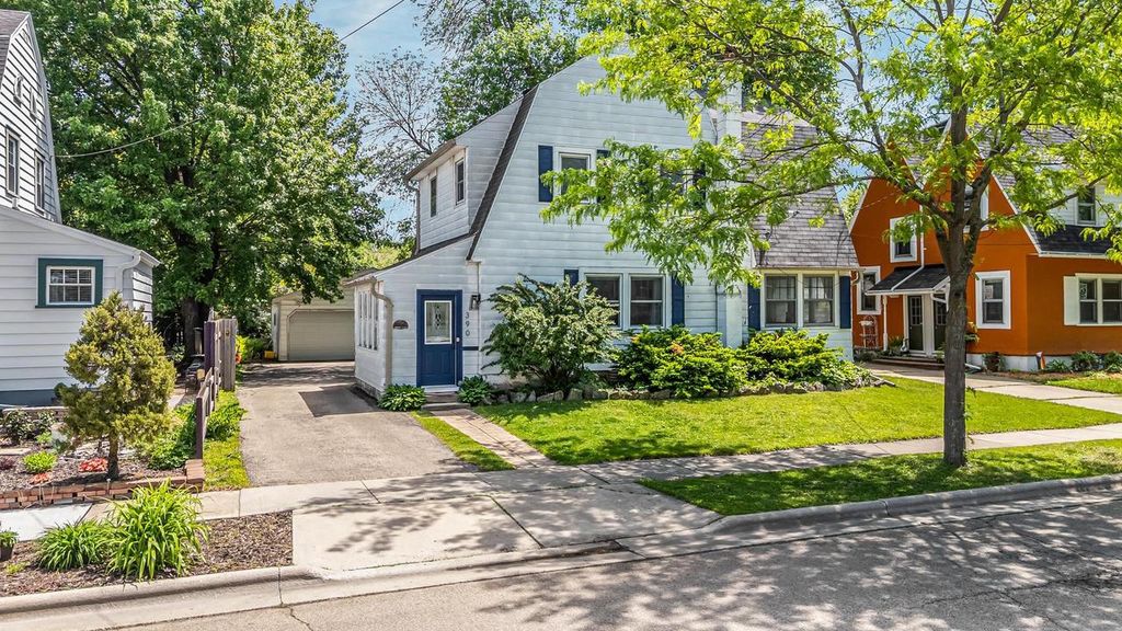 390 ELM STREET, Menasha, WI 54952