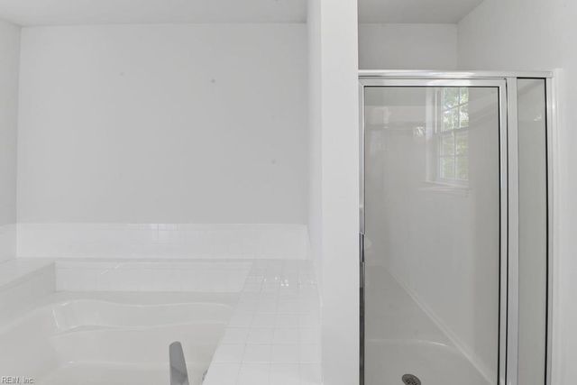 2560 Banbury CT, Hayes, VA 23072