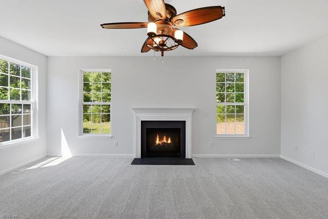 2560 Banbury CT, Hayes, VA 23072