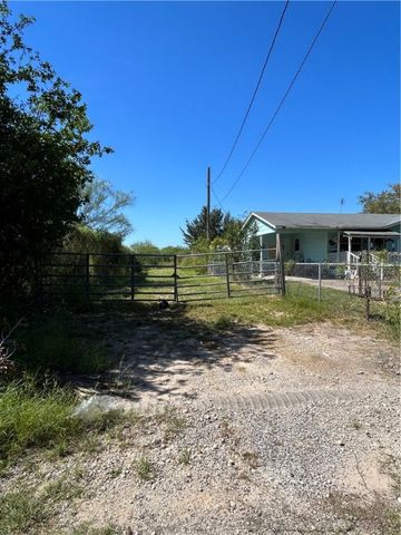 2306 S Reynolds St, Alice, TX 78332
