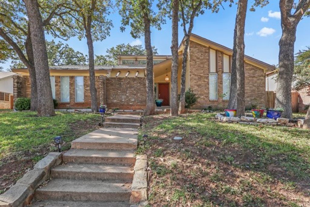 3405 Scenic Hills Drive, Bedford, TX 76021