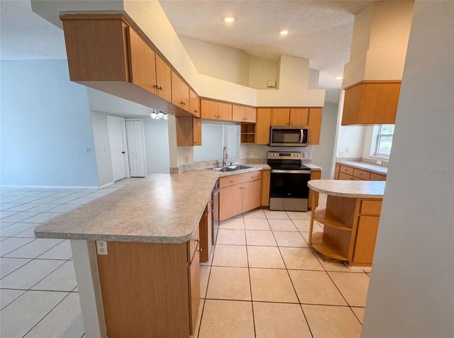 8383 PINEWOOD AVENUE, Brooksville, FL 34613