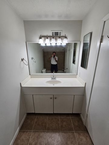 3831 West End Ave Apt 31, Nashville, TN 37205