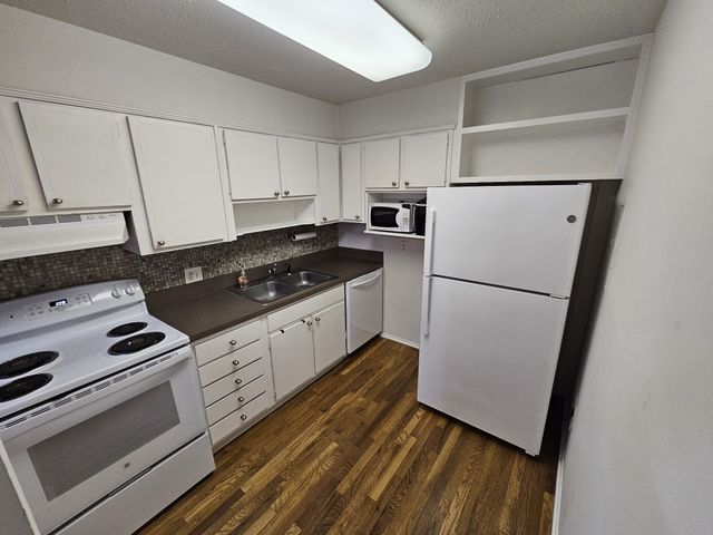 3831 West End Ave Apt 31, Nashville, TN 37205