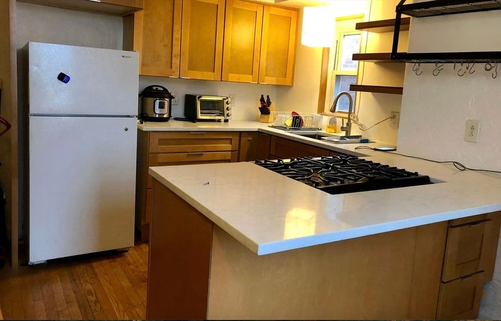 288 Sumner 3, Boston, MA 02128