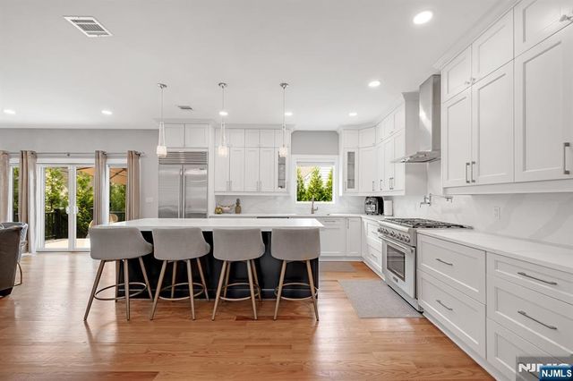 230 Park Avenue, Teaneck, NJ 07666