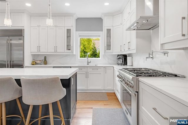 230 Park Avenue, Teaneck, NJ 07666