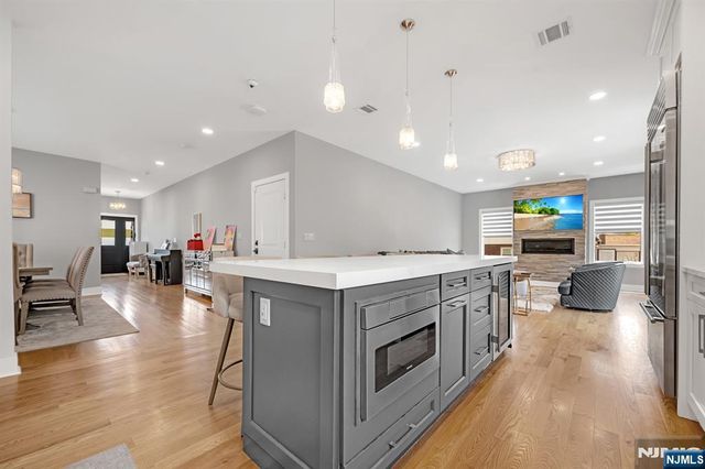 230 Park Avenue, Teaneck, NJ 07666