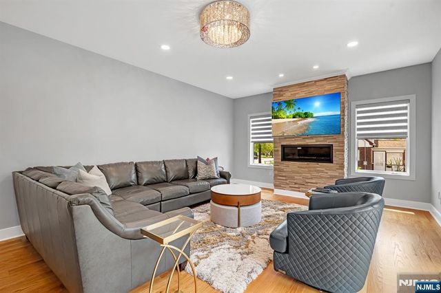 230 Park Avenue, Teaneck, NJ 07666