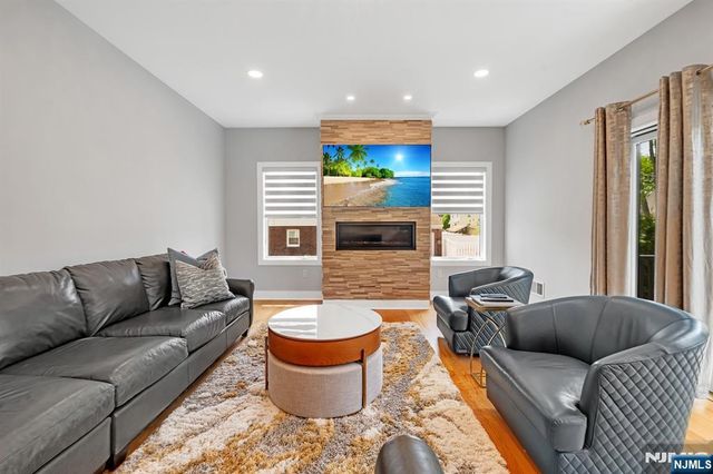 230 Park Avenue, Teaneck, NJ 07666