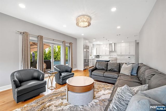 230 Park Avenue, Teaneck, NJ 07666