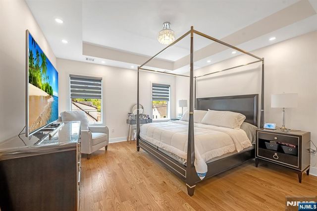 230 Park Avenue, Teaneck, NJ 07666