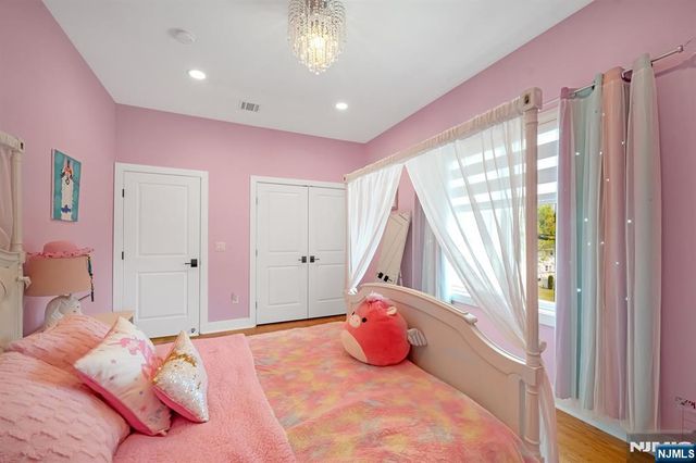 230 Park Avenue, Teaneck, NJ 07666