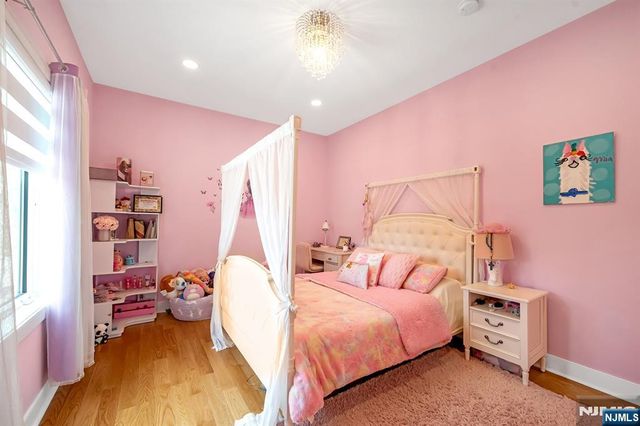 230 Park Avenue, Teaneck, NJ 07666