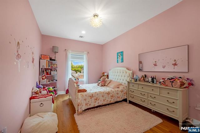 230 Park Avenue, Teaneck, NJ 07666