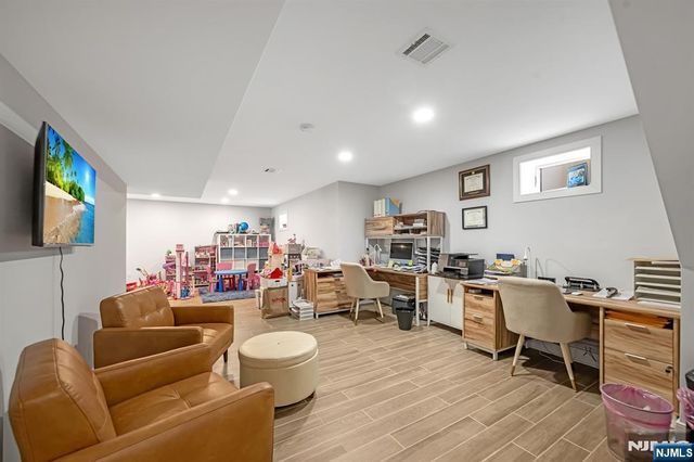 230 Park Avenue, Teaneck, NJ 07666