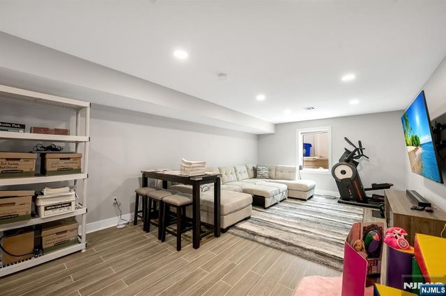230 Park Avenue, Teaneck, NJ 07666